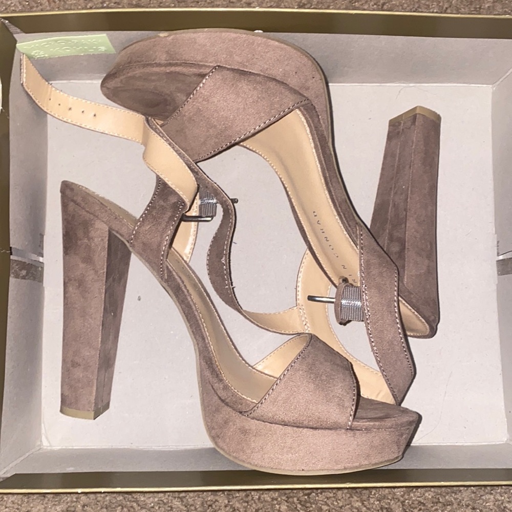 Peep toe heel